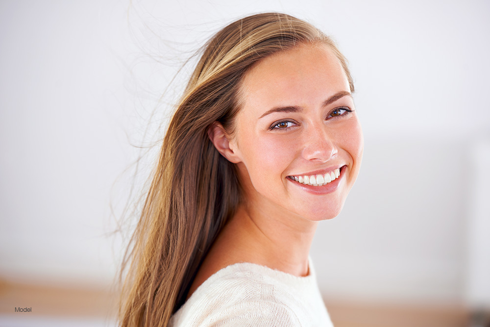 Choosing Between Crowns and Veneers
